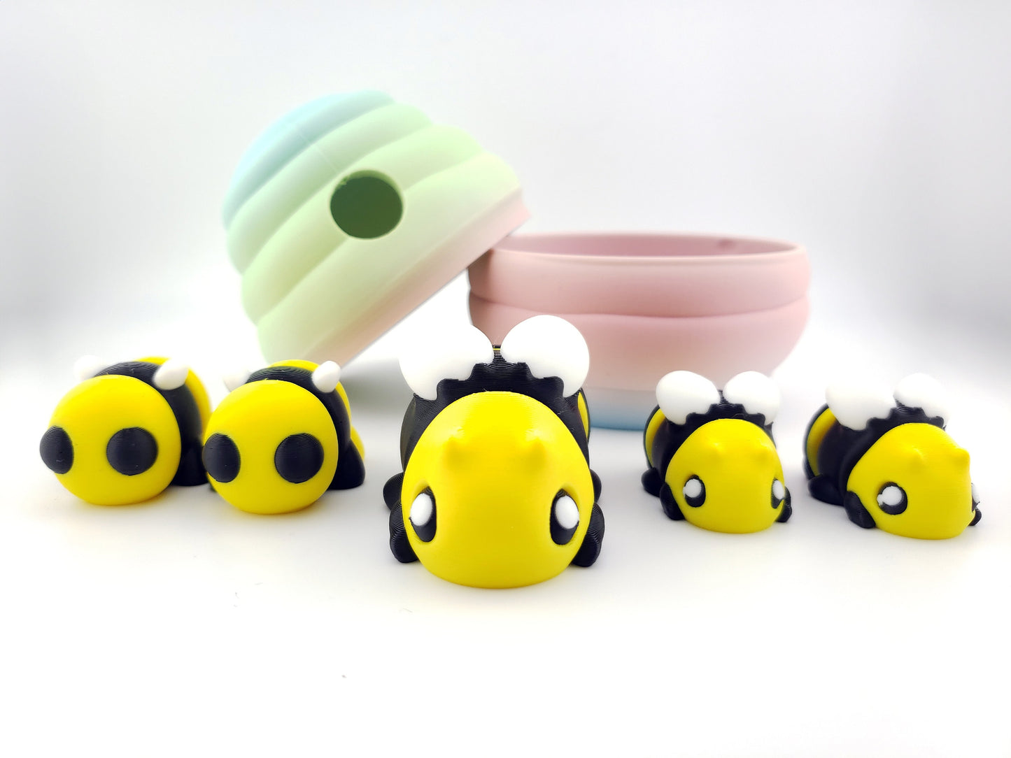 3D Printed Articulated Queen Bee with Miniature Hive & Bumblebees - Unique Bee Lover Gift and Decor