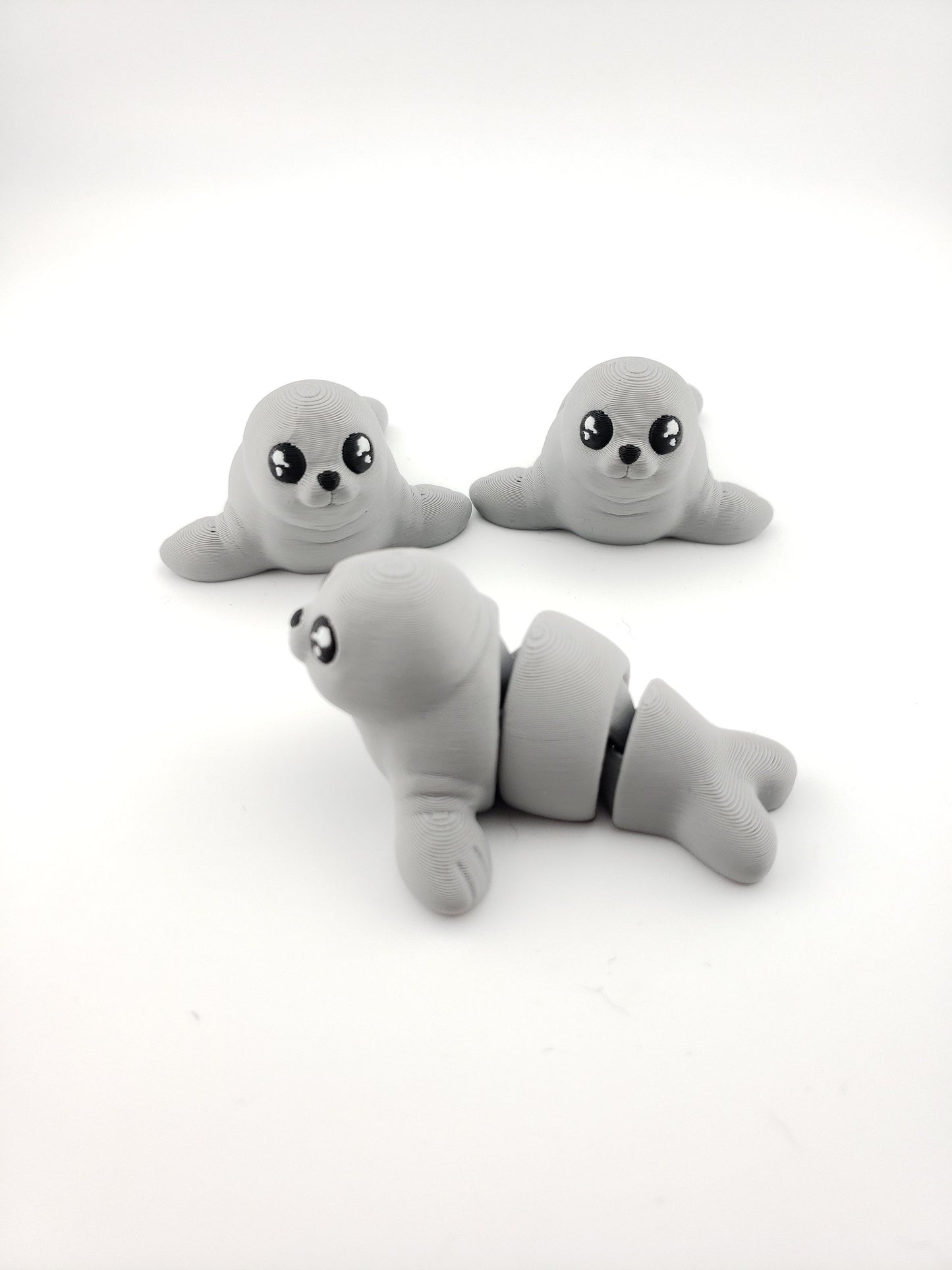 1 Articulated Painted Baby Seal - 3D Printed Fidget Fantasy Creature - Customizable Colors - Zou 3d