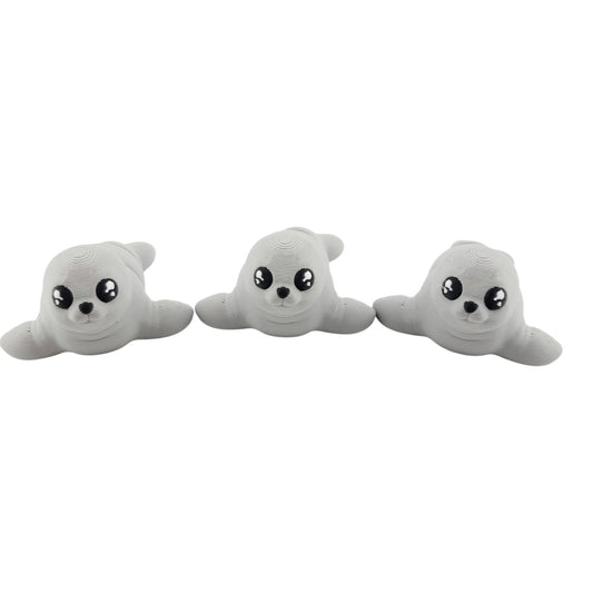 1 Articulated Painted Baby Seal - 3D Printed Fidget Fantasy Creature - Customizable Colors - Zou 3d